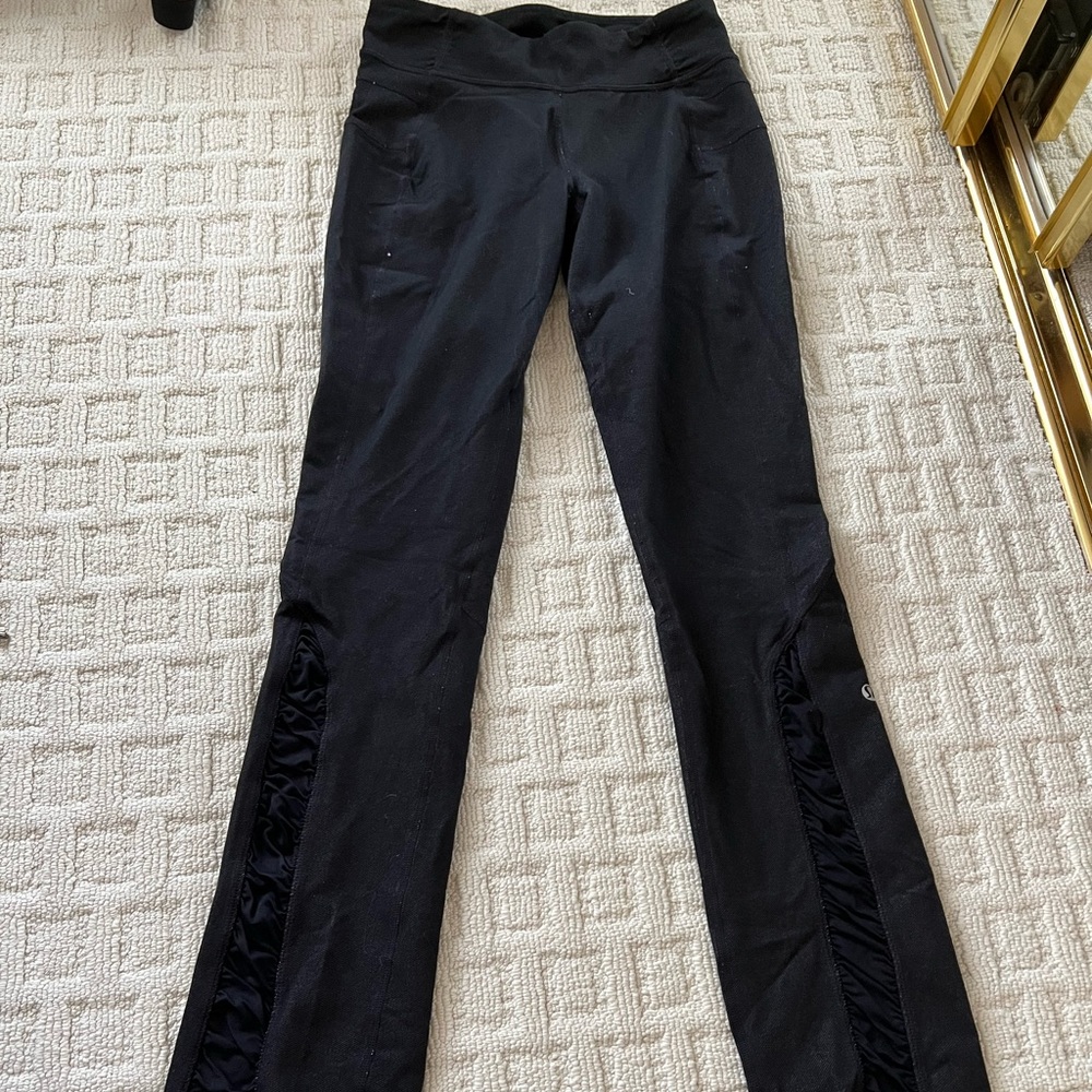 2 women’s Lululemon workout pants